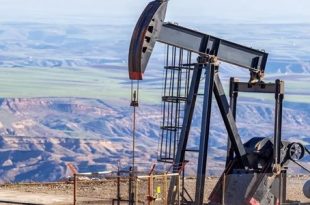 أسعار النفط تتراجع وبرنت يسجل 65 دولارا للبرميل