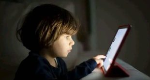 أستراليا تحظر منصات التواصل على المراهقين