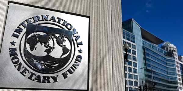 صندوق النقد: استمرار الإنفاق غير المقيد يشكل ضغطاً على سعر الصرف