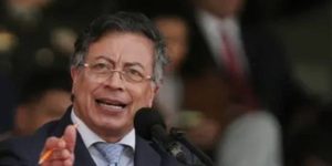 رئيس كولومبيا يأمر بتعليق تبادل المعلومات الاستخباراتية مع أمريكا