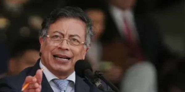 رئيس كولومبيا يأمر بتعليق تبادل المعلومات الاستخباراتية مع أمريكا