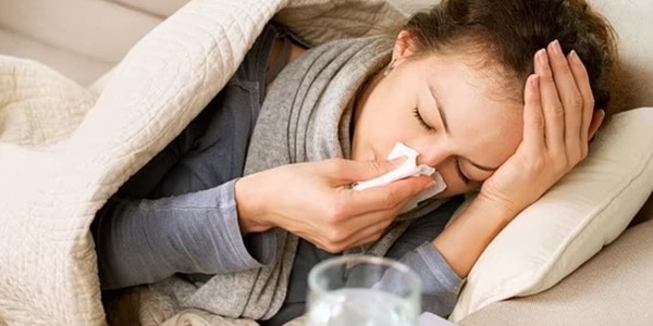 خبراء يحذرون من “الوباء الرباعي” للشتاء ويدعون إلى تعزيز المناعة بخمسة عناصر أساسية