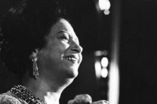 فرقة إسرائيلية تقيم حفلات لأم كلثوم.. وتثير غضب المصريين