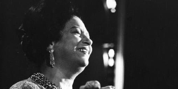 فرقة إسرائيلية تقيم حفلات لأم كلثوم.. وتثير غضب المصريين