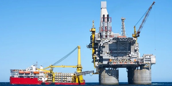 تراجع أسعار النفط عالميا وبرنت يسجل 63 دولارا للبرميل