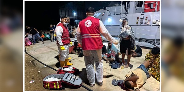 غرق قاربين لمهاجرين غير نظاميين قرب ساحل الخمس