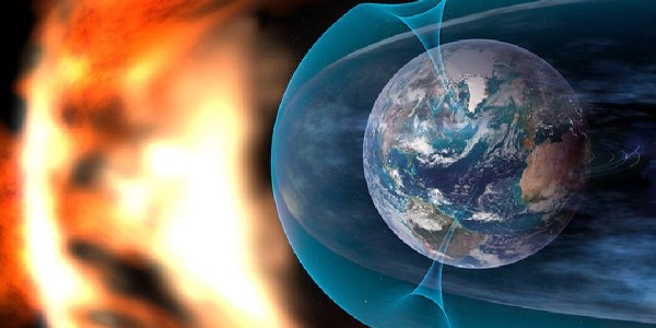 الأرض تتعرض لعاصفة مغناطيسية قوية: تأثيرات ملحوظة على الشفق القطبي والاتصالات