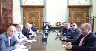 محافظ المصرف المركزي يبحث خطط تطوير الخدمات المصرفية والتحول الرقمي