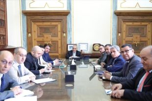 محافظ المصرف المركزي يبحث خطط تطوير الخدمات المصرفية والتحول الرقمي