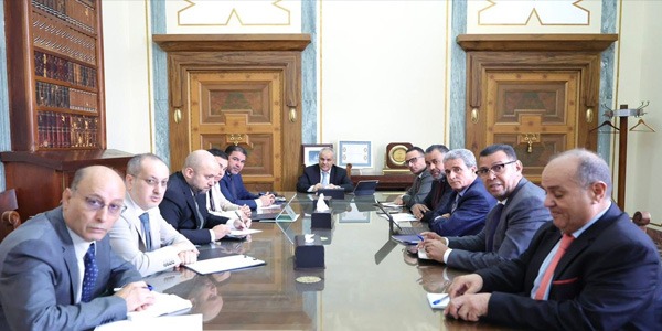 محافظ المصرف المركزي يبحث خطط تطوير الخدمات المصرفية والتحول الرقمي