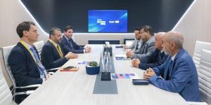 رئيس المؤسسة الوطنية للنفط يبحث توسيع التعاون مع شركتي شل وبيكر هيوز
