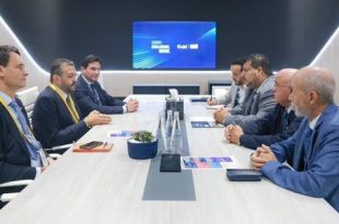 رئيس المؤسسة الوطنية للنفط يبحث توسيع التعاون مع شركتي شل وبيكر هيوز