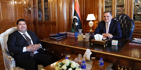 الدبيبة يتابع مع مؤسسة النفط أداء القطاع 