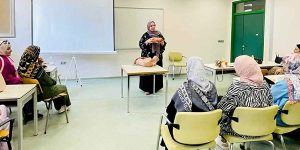 إعفاء الوافدين من الرسوم دون توضيح رسمي يثير تساؤلات