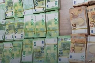 جمارك معيتيقة تحبط تهريب نصف مليون يورو وتُحيل مسافر ليبي للقضاء