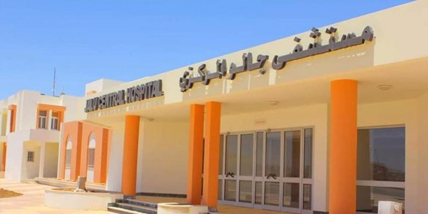 مستشفى جالو المركزي يستقبل 17 مصابًا من حادث سير