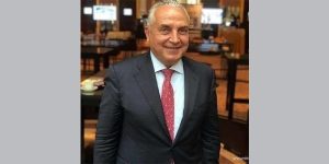 حسني بي: يجب تغيير السياسات بعد استمرار فشل سعر الصرف الثابت
