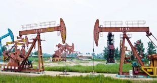 انخفاض أسعار النفط عالميا ومخاوف من فائض المعروض