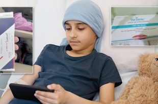 مريضة وطبيبة يشخصان أزمة علاج الأورام في ليبيا