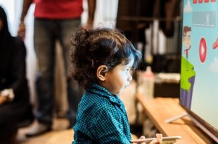 دراسة تكشف تأثير الرسوم المتحركة على نمو دماغ الأطفال