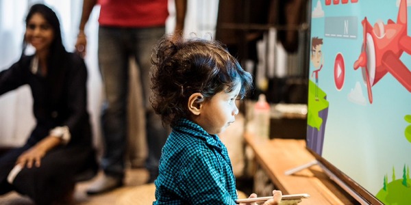 دراسة تكشف تأثير الرسوم المتحركة على نمو دماغ الأطفال