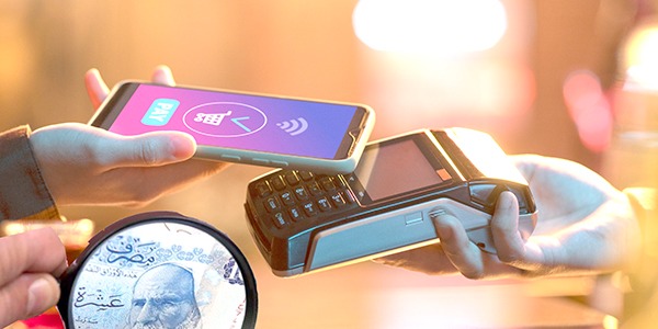 خبير اقتصادي : فارق السعر بين «الكاش» و«التحويل» دليل على أزمة اقتصادية كبرى