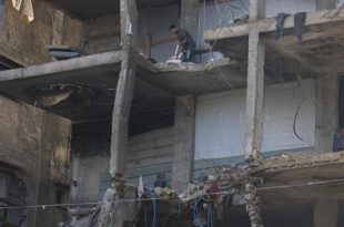 غزة تحذر من انهيار مزيد من المباني بعد الأمطار الغزيرة