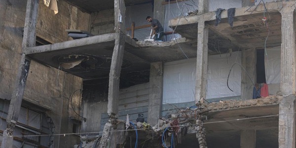 غزة تحذر من انهيار مزيد من المباني بعد الأمطار الغزيرة