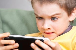 دراسة تربط امتلاك الهواتف الذكية قبل المراهقة بمخاطر صحية