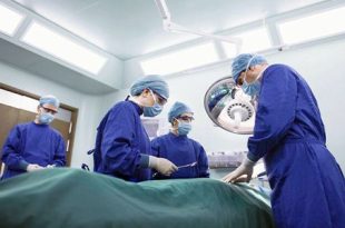 أطباء يعيدون أذن امرأة إلى مكانها بعد حفظها في قدمها 5 أشهر