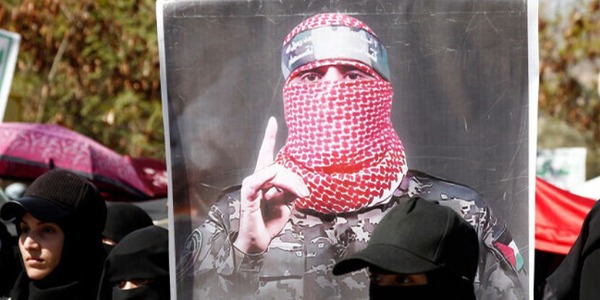 استشهاد "صوت المقاومة" .. القسام تكشف القناع عن "أبو عبيدة" في لحظة فارقة