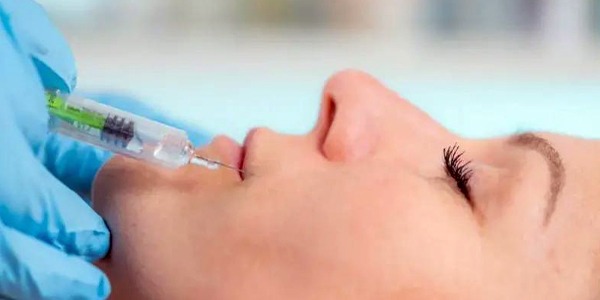 تحذيرات من مخاطر حقن الفيلر بعد الكشف عن مضاعفات صحية خطيرة