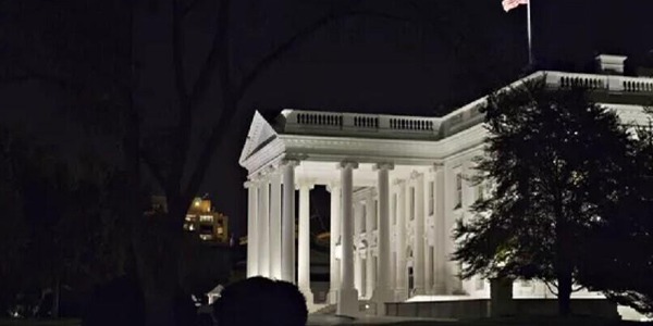 البيت الأبيض يطلق خطا مخصصا للإبلاغ عن الأخبار "المزيفة