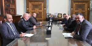 عيسى يبحث تأمين نقل العملة لضمان وصول السيولة إلى كافة المصارف