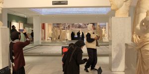 التنوع التاريخي الكبير في أروقة المتحف يعكس الفسيفساء الحرارية للبلاد