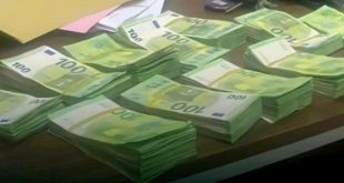 احباط محاولة تهريب مبلغ من العملة الأجنبية إلى تركيا