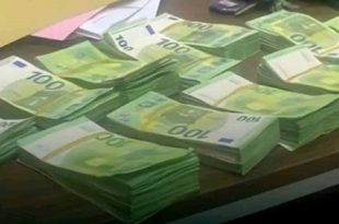 احباط محاولة تهريب مبلغ من العملة الأجنبية إلى تركيا