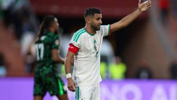 محرز ينهي الجدل حول التحكيم ويتقبل خسارة الجزائر أمام نيجيريا