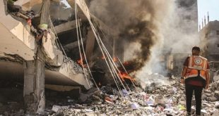 الدفاع المدني ب غزة يعلّق إزالة أخطار المباني المتضررة بسبب نفاد الوقود