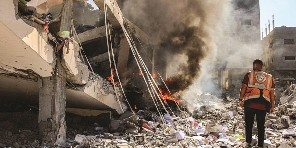 الدفاع المدني ب غزة يعلّق إزالة أخطار المباني المتضررة بسبب نفاد الوقود