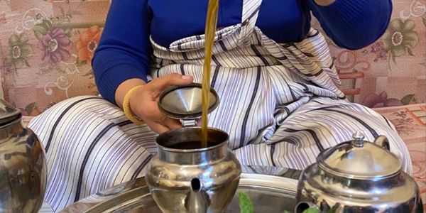  الشاي   يحمي عظام النساء؟