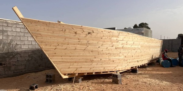 ضبط مصنع لتجهيز قوارب هجرة غير شرعية غرب القره بوللي