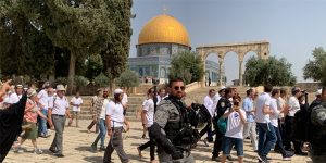 مستوطنون يقتحمون المسجد الأقصى بحماية قوات الاحتلال الإسرائيلي