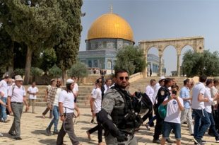 مستوطنون يقتحمون المسجد الأقصى بحماية قوات الاحتلال الإسرائيلي