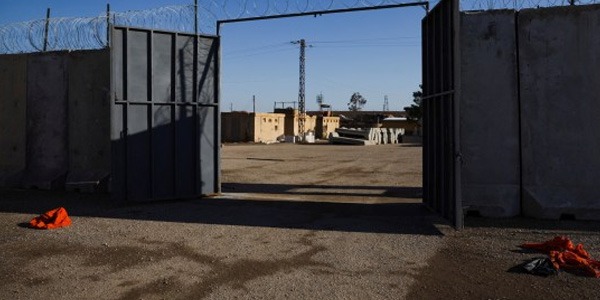 200 عنصر من داعش فروا من سجن سوري