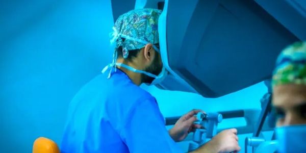 إنجاز طبي سعودي عالمي في زراعة الكبد بالروبوت