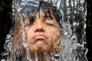 دراسة أسترالية: الاستحمام بالماء البارد يقلل التوتر ويحسن جودة الحياة مؤقتًا