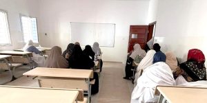 برنامج تعليم الكبار لم يتجاوز مرحلة "الطاريْ" رغم كونه استثمارا بعيد المدي