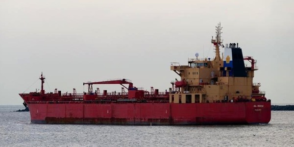 وصول ناقلة تحمل 32 ألف طن من البنزين إلى ميناء الحريقة بطبرق