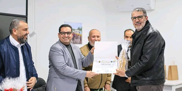 في تصعيد جديد للتوتر بين واشنطن وطهران، أعلنت إدارة الرئيس السابق دونالد ترامب استعدادها لتنفيذ ضربات عسكرية محتملة، مؤكدة أن إيران أمام خيارين: التوصل إلى اتفاق نووي أو مواجهة القوة.